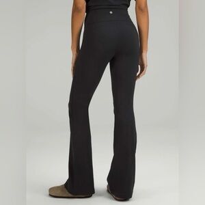 Lululemon Groove Super-High-Rise Flared Pant *Nulu Black
Size 10